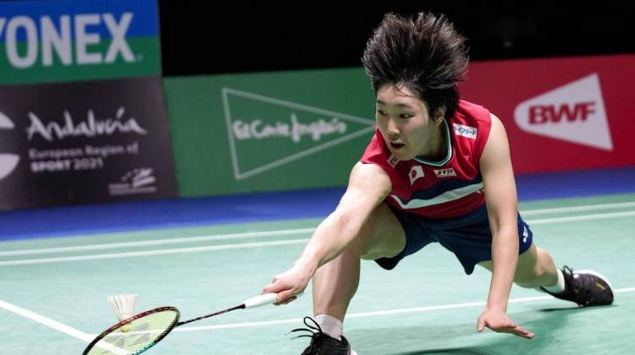 被多人跟 被多人跟